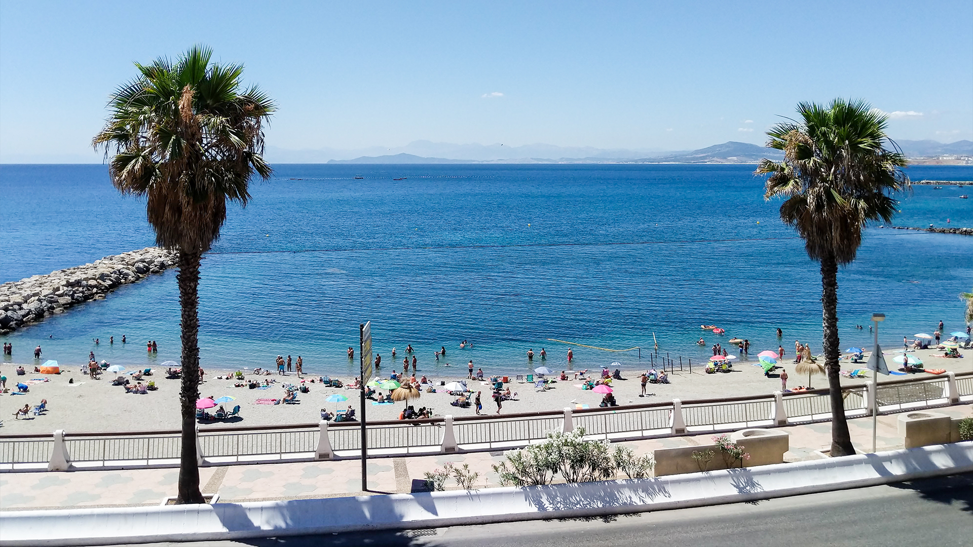 imagen de la playa de la ribera de ceuta